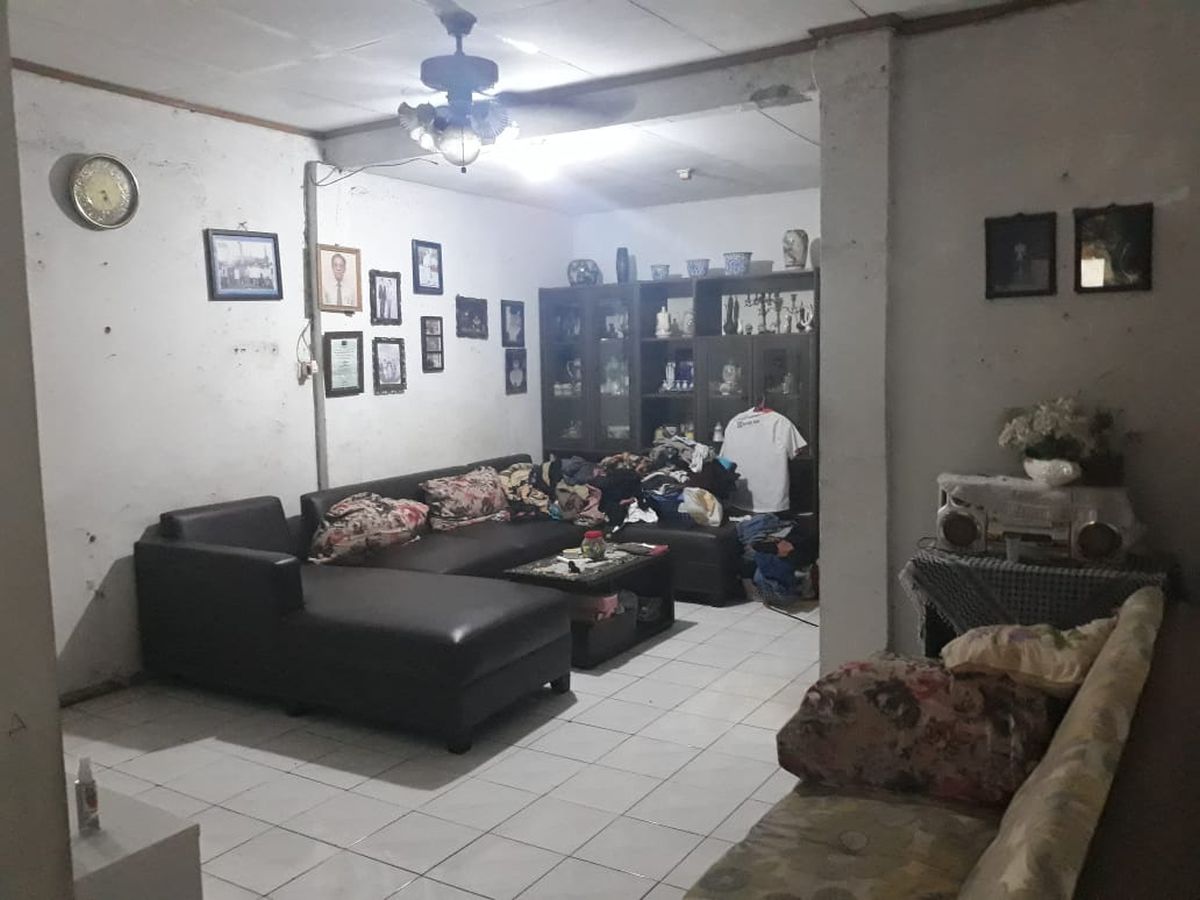 Dijual Cepat dan Murah, Rumah Luas di Komplek Pelni, Cisalak, Depok P0946