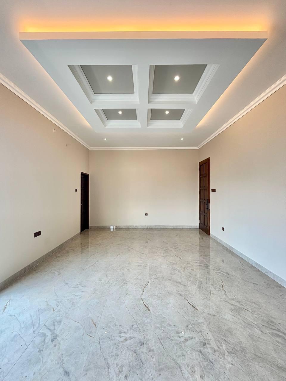 RUMAH 3 LANTAI, SHM, DIJUAL LOKASI STRATEGIS 5 MENIT KE PINTU TOL BRIGIF JAGAKARSA - JAKARTA SELATAN