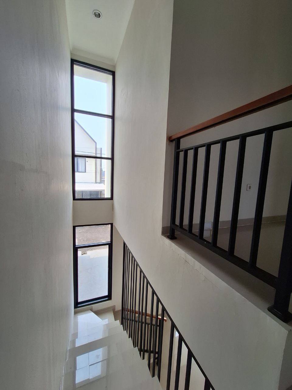 Rumah 2 Lantai Siap Huni di Pamulang cukup 10 juta langsung akad