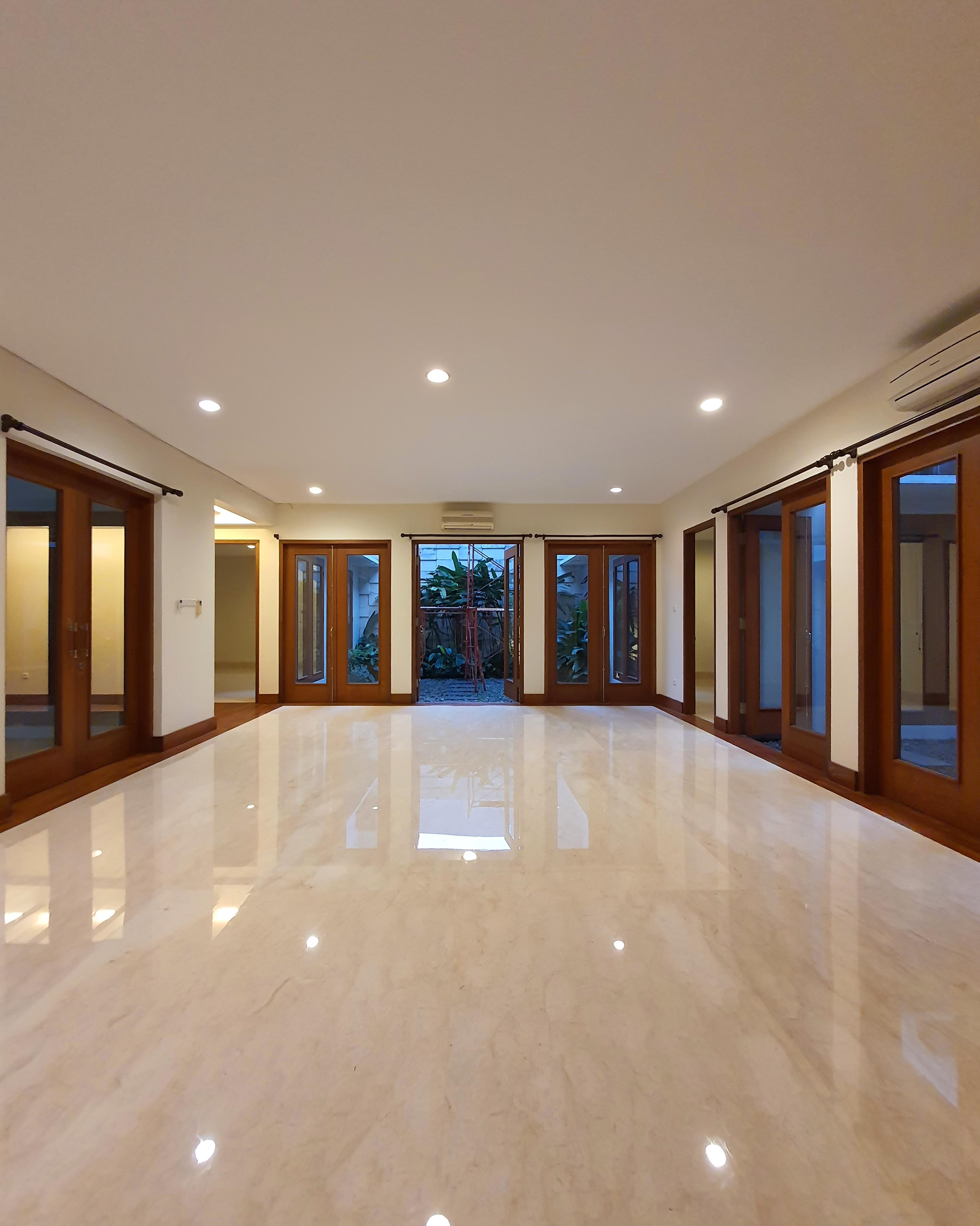 FOR SALE – TROPICAL LUXURY HOME 📍 Cilandak, South Jakarta  “Tropical Elegance Hidden in the Heart of South Jakarta”