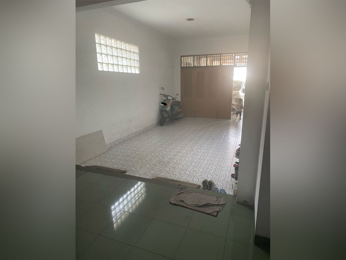 Jual Rumah Mewah Dan Luas Di Pinggir Jalan Kedoya, Kebon Jeruk PR2028