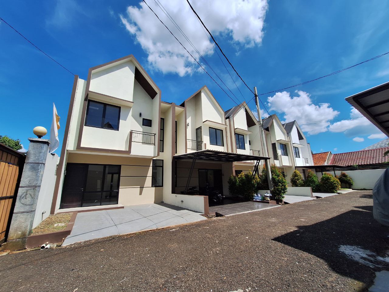 Rumah 2 Lantai Siap Huni di Pamulang cukup 10 juta langsung akad