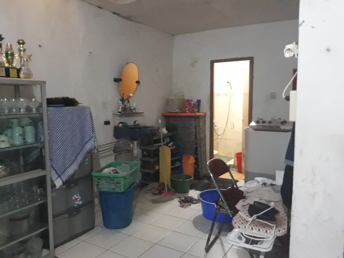 Dijual Cepat dan Murah, Rumah Luas di Komplek Pelni, Cisalak, Depok P0946
