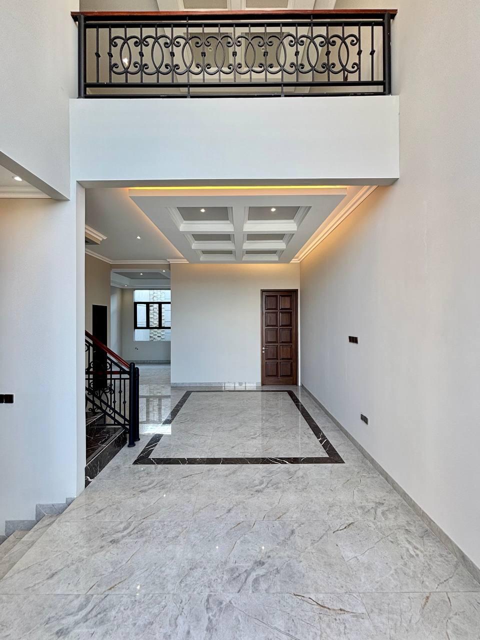 RUMAH 3 LANTAI, SHM, DIJUAL LOKASI STRATEGIS 5 MENIT KE PINTU TOL BRIGIF JAGAKARSA - JAKARTA SELATAN