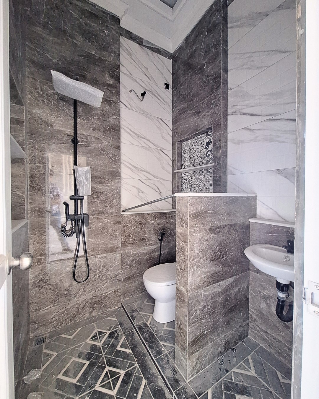 RUMAH CLASSIC ARTISTIC DEPOK