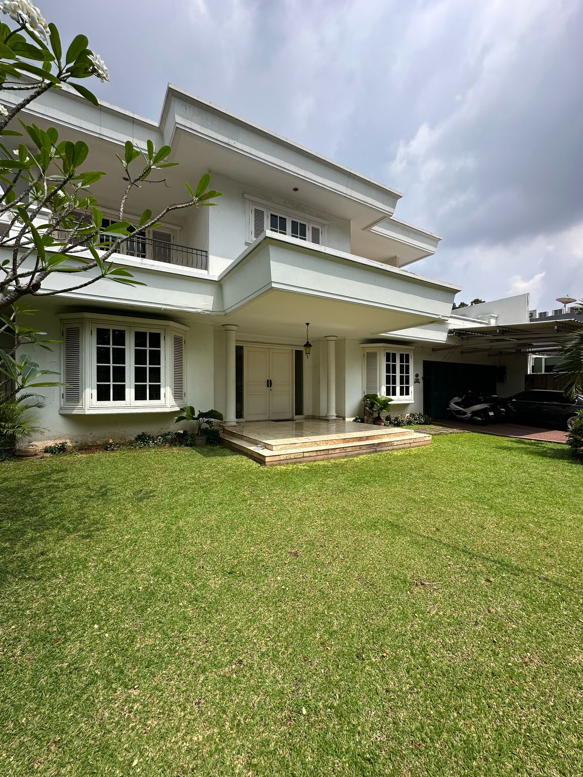 FOR SALE SIMPRUG GOLF RUMAH TERAWAT SIAP HUNI ROW JALAN LEBAR DEKAT SENAYAN & SUDIRMAN AREA JAKARTA SELATAN