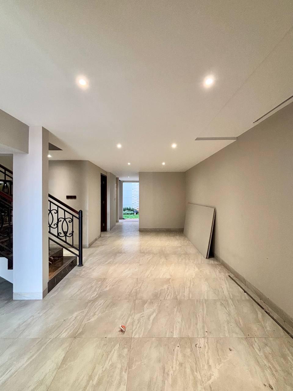 RUMAH 3 LANTAI, SHM, DIJUAL LOKASI STRATEGIS 5 MENIT KE PINTU TOL BRIGIF JAGAKARSA - JAKARTA SELATAN