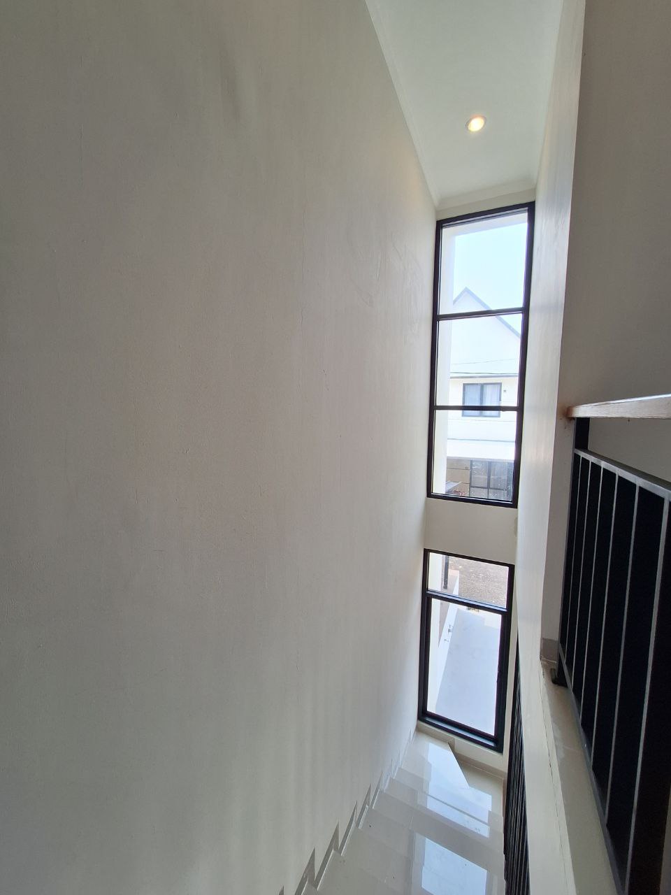 Rumah 2 Lantai Siap Huni di Pamulang cukup 10 juta langsung akad