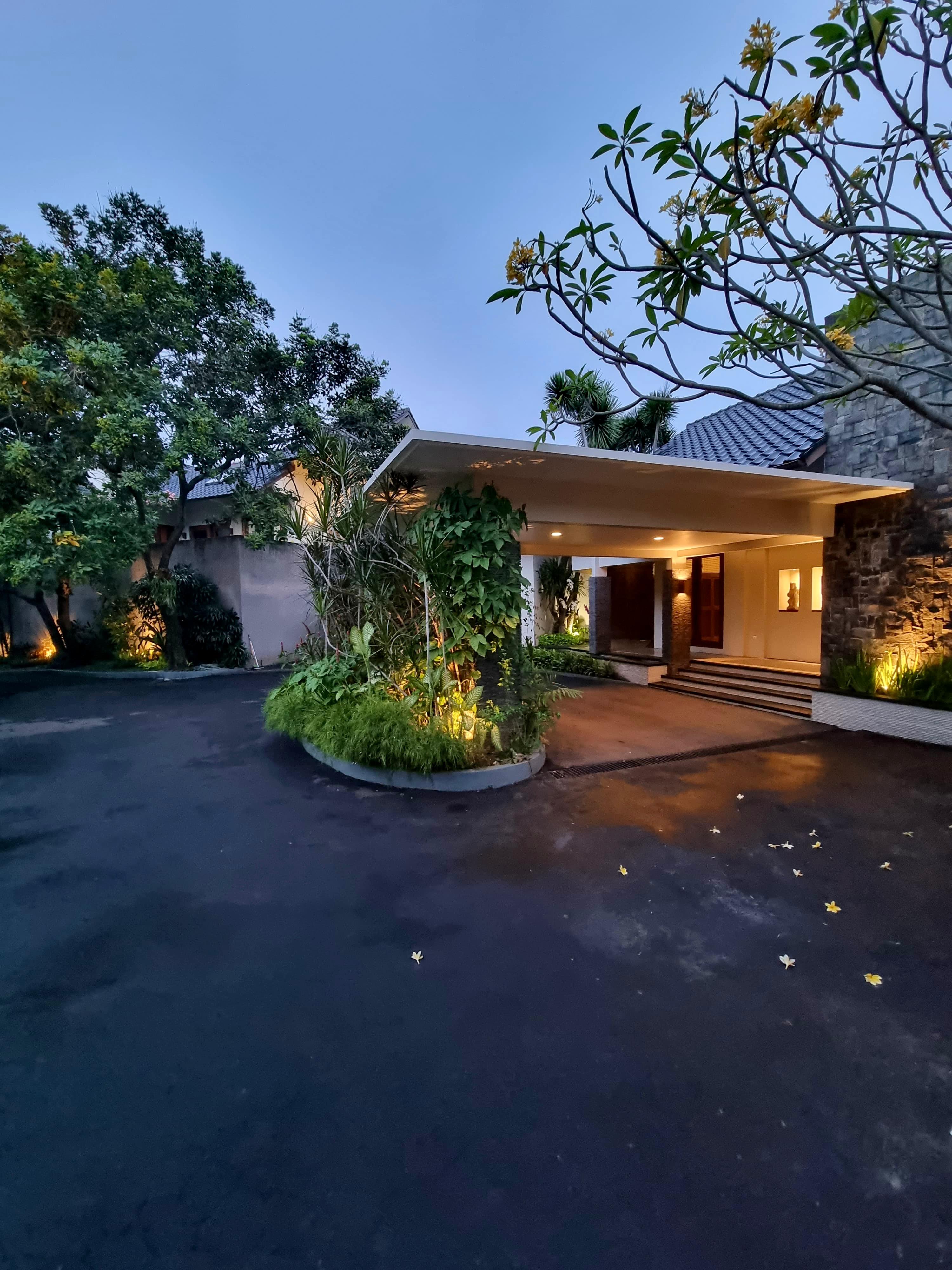 FOR SALE – TROPICAL LUXURY HOME 📍 Cilandak, South Jakarta  “Tropical Elegance Hidden in the Heart of South Jakarta”